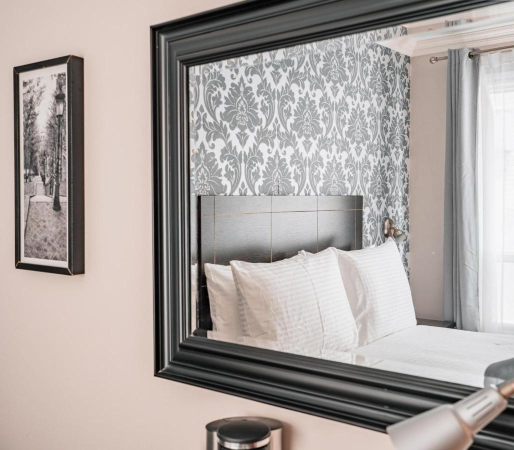 Hotel De Paris Монреал Екстериор снимка